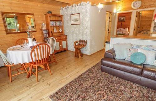 Henryd Cottage | Cabin ∙ 2 bedrooms ∙ 4 guests