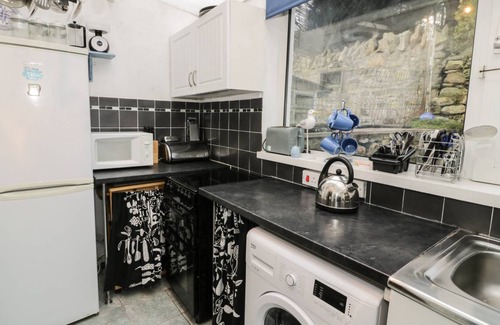 Llithfaen Cottage | Cabin ∙ 2 bedrooms ∙ 3 guests
