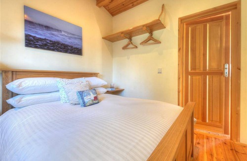 Lyme Regis Cottage | Cabin ∙ 2 bedrooms ∙ 4 guests