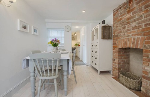 Lympstone Cottage | Cabin ∙ 2 bedrooms ∙ 4 guests
