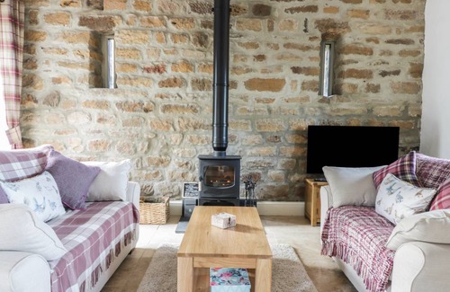 Fylingdales Cottage | Cabin ∙ 2 bedrooms ∙ 4 guests