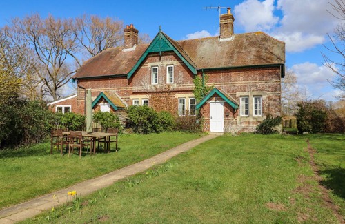 Woodbridge Cottage | Cabin ∙ 2 bedrooms ∙ 5 guests