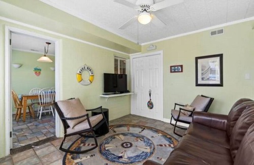 Kure Beach Cottage | Cabin ∙ 2 bedrooms ∙ 5 guests