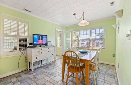Kure Beach Cottage | Cabin ∙ 2 bedrooms ∙ 5 guests