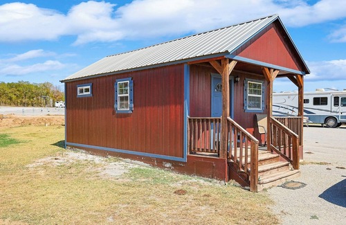 Bridgeport Cabin | Cabin 2: Cozy Comfort by the Lake—Your Perfect Bridgeport Getaway