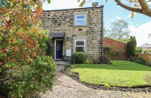Pool-in-Wharfedale Cottage | Cabin ∙ 2 bedrooms ∙ 4 guests