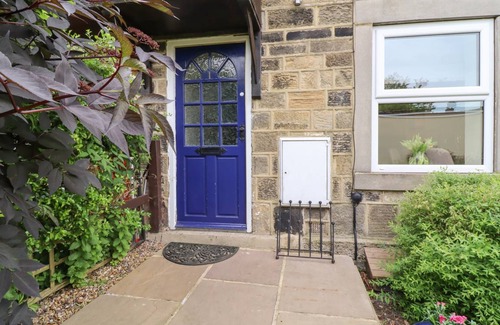 Pool-in-Wharfedale Cottage | Cabin ∙ 2 bedrooms ∙ 4 guests