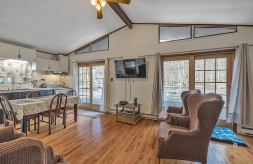 Locust Lake Village Cabin | Cabin ∙ 2 bedrooms ∙ 4 guests