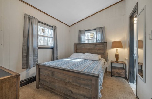 Locust Lake Village Cabin | Cabin ∙ 2 bedrooms ∙ 4 guests