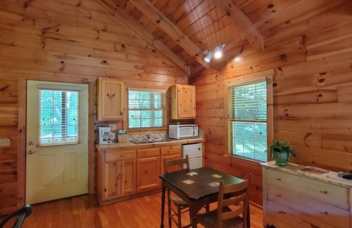 Galax Apartment | (Cabin 297) As Good As It Gets