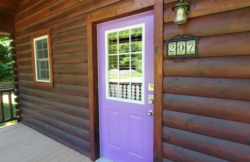 Galax Apartment | (Cabin 297) As Good As It Gets