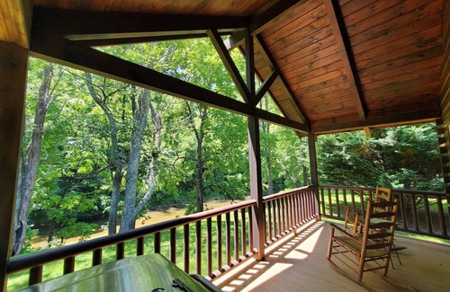 Galax Apartment | (Cabin 297) As Good As It Gets