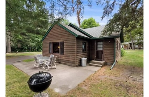 Pine River Apartment | Cabin 3 at Heaths Resort