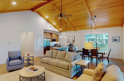 Waverly House | CABIN #3 AT SANCTUARY COVE