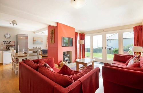 Newton by the Sea Cottage | Cabin ∙ 3 bedrooms ∙ 6 guests