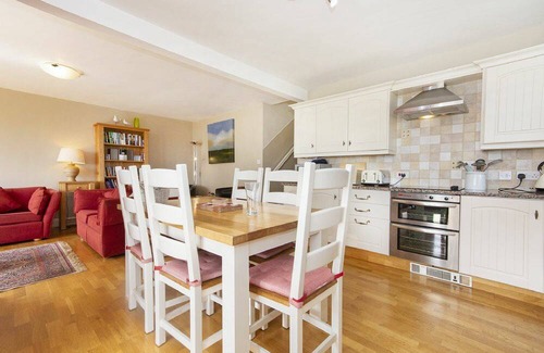 Newton by the Sea Cottage | Cabin ∙ 3 bedrooms ∙ 6 guests