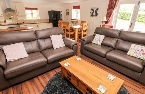 Narberth Cottage | Cabin ∙ 3 bedrooms ∙ 6 guests