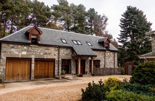 Boat of Garten Cottage | Cabin ∙ 3 bedrooms ∙ 8 guests