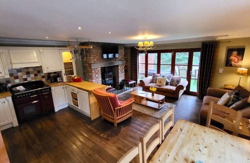Boat of Garten Cottage | Cabin ∙ 3 bedrooms ∙ 8 guests