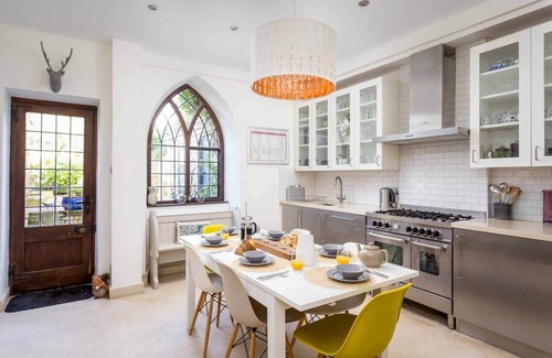 Minchinhampton Cottage | Cabin ∙ 3 bedrooms ∙ 5 guests