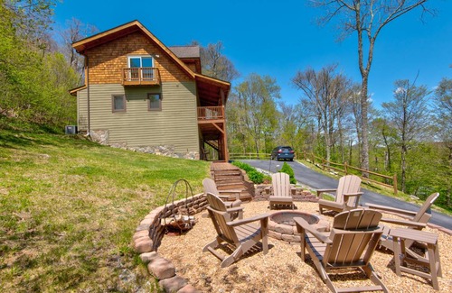 Sugar Mountain Cabin | Cabin ∙ 3 bedrooms ∙ 10 guests
