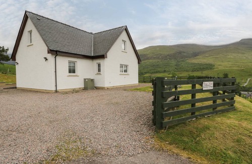 Fort William Cottage | Cabin ∙ 3 bedrooms ∙ 6 guests