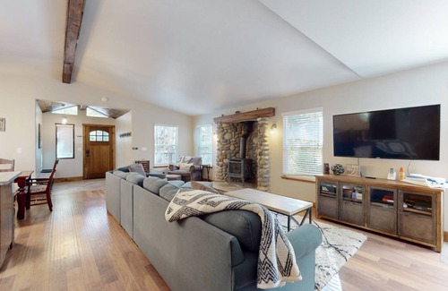 Tahoe Pines Cabin | Cabin ∙ 3 bedrooms ∙ 8 guests