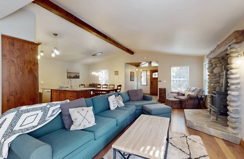 Tahoe Pines Cabin | Cabin ∙ 3 bedrooms ∙ 8 guests