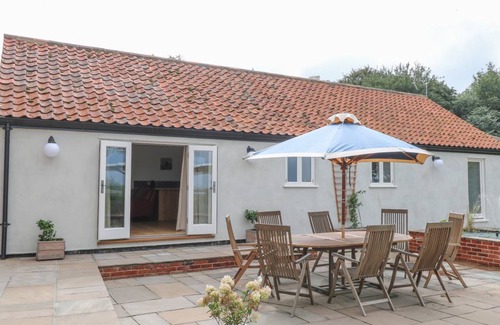 Burgh Castle Cottage | Cabin ∙ 3 bedrooms ∙ 5 guests