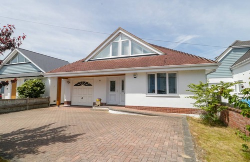 Christchurch Cottage | Cabin ∙ 3 bedrooms ∙ 6 guests