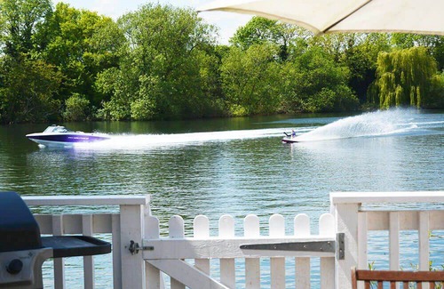 South Cerney Cottage | Cabin ∙ 3 bedrooms ∙ 6 guests