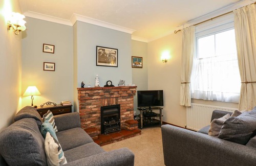 East Runton Cottage | Cabin ∙ 3 bedrooms ∙ 5 guests