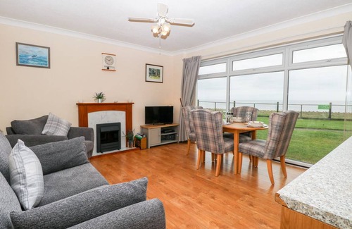 Kessingland Cottage | Cabin ∙ 3 bedrooms ∙ 5 guests