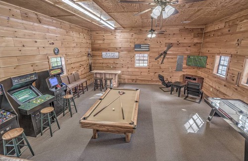 Epworth Cabin | Cabin ∙ 3 bedrooms ∙ 10 guests