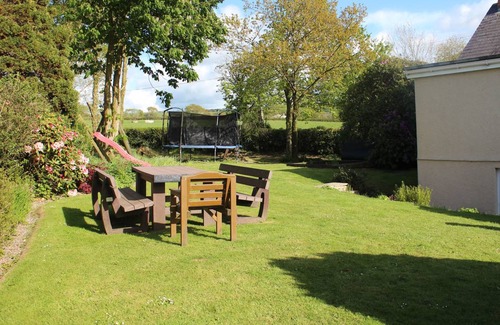 Newcastle Emlyn Cottage | Cabin ∙ 3 bedrooms ∙ 4 guests