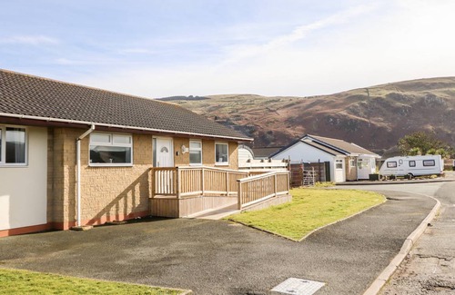 Fairbourne Cottage | Cabin ∙ 3 bedrooms ∙ 5 guests