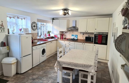 Newport Cottage | Cabin ∙ 3 bedrooms ∙ 5 guests