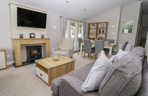 Cayton Bay Cottage | Cabin ∙ 3 bedrooms ∙ 6 guests