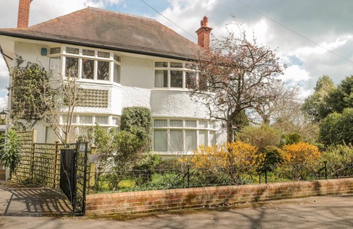 Boscombe Cottage | Cabin ∙ 3 bedrooms ∙ 6 guests