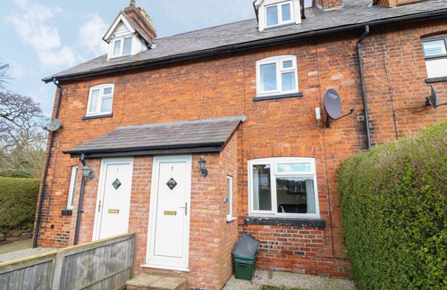 Cheshire West and Chester Cottage | Cabin ∙ 3 bedrooms ∙ 6 guests