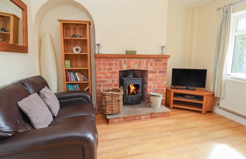 Cheshire West and Chester Cottage | Cabin ∙ 3 bedrooms ∙ 6 guests