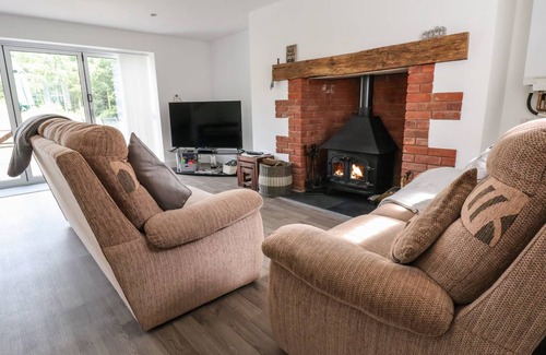 Bronygarth Cottage | Cabin ∙ 3 bedrooms ∙ 6 guests