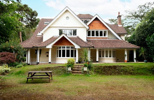 Canford Cliffs Cottage | Cabin ∙ 3 bedrooms ∙ 6 guests