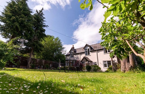 Malvern Cottage | Cabin ∙ 3 bedrooms ∙ 7 guests