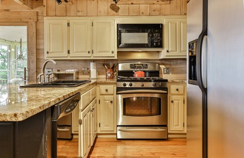 Walnut Mountain Cabin | Cabin ∙ 3 bedrooms ∙ 8 guests