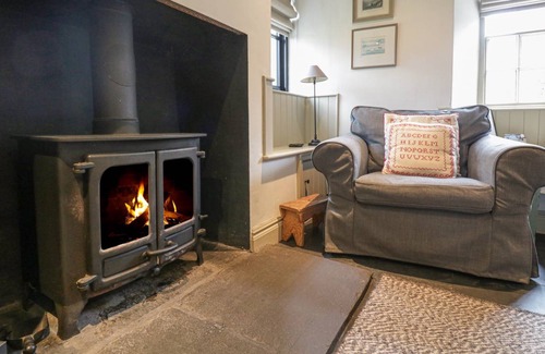 Ambleside Cottage | Cabin ∙ 3 bedrooms ∙ 5 guests