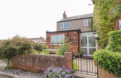 Ashington Cottage | Cabin ∙ 3 bedrooms ∙ 5 guests