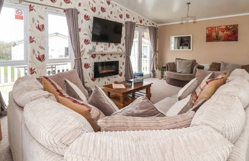 Cayton Bay Cottage | Cabin ∙ 3 bedrooms ∙ 8 guests