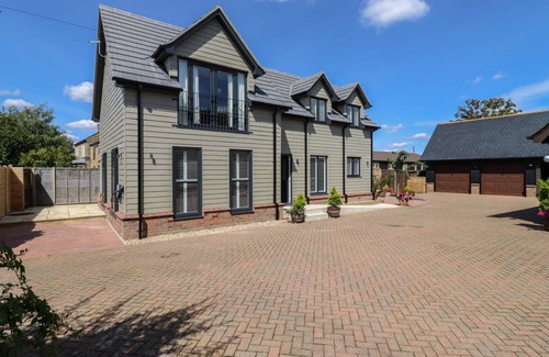 Littleport Cottage | Cabin ∙ 3 bedrooms ∙ 5 guests