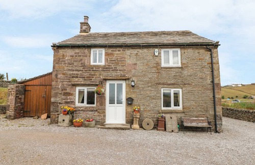 Longnor Cottage | Cabin ∙ 3 bedrooms ∙ 5 guests